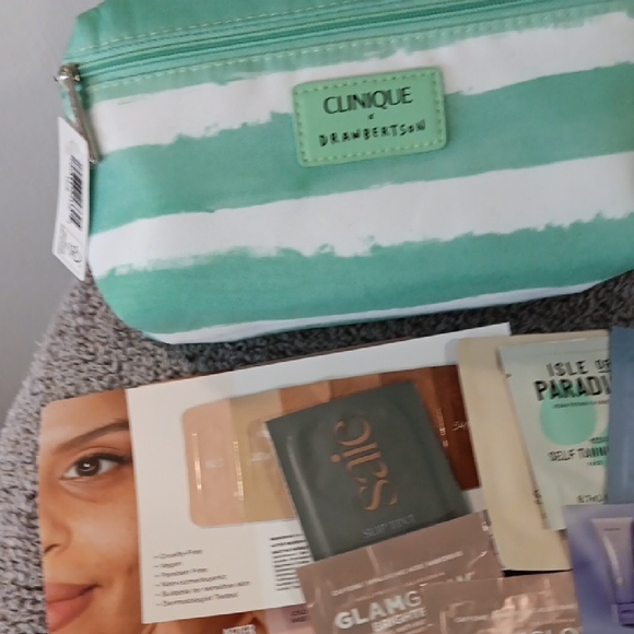 Clinique Green & White Striped Tote with Cosmetic Bag Filled With New Makeup! - Picture 8 of 8